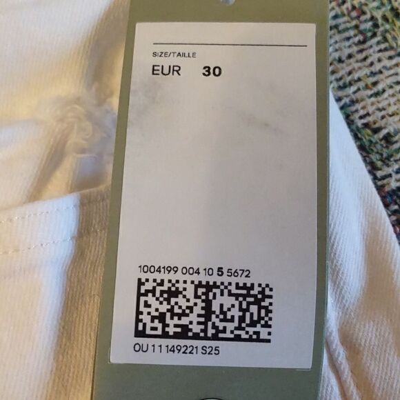 New H&M skinny fit crop stretch Women's 28 waist winter white distressed jeans - Picture 5 of 10